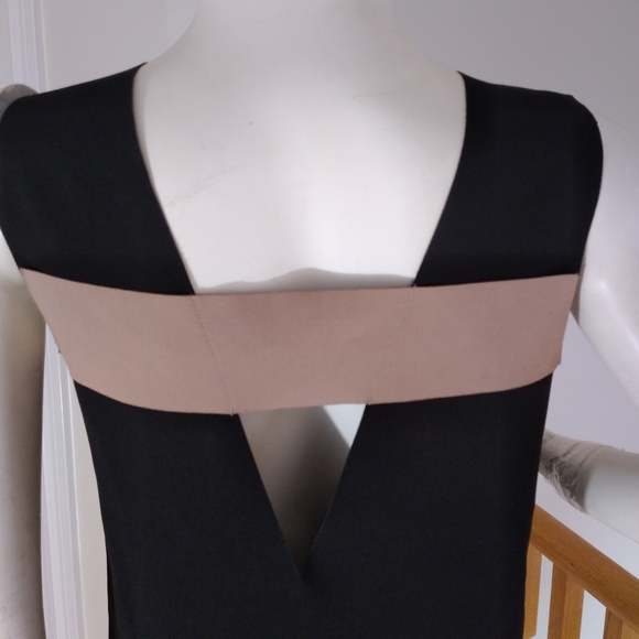 Forever21 Contemporary V Neck Dress - Picture 5 of 6